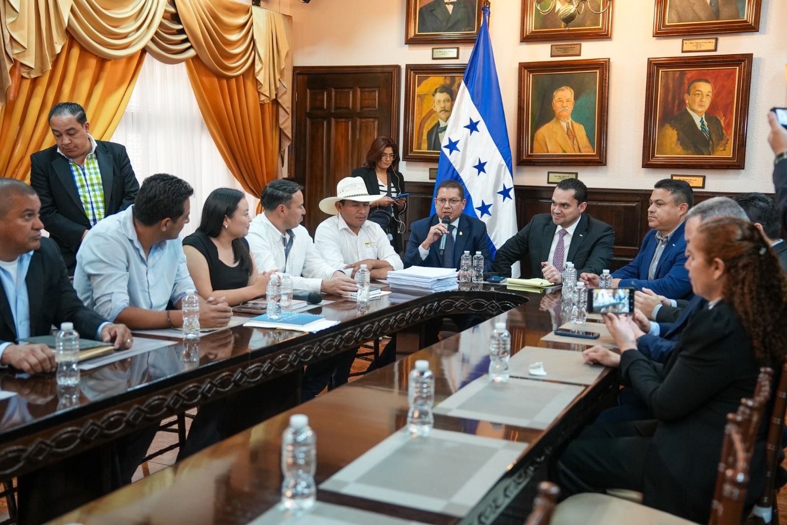 Congreso abre mesa de trabajo con alcaldes de Intibucá y Valle